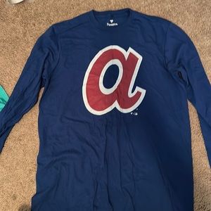 Large Atlanta Braves T-shirt Long Sleeve.